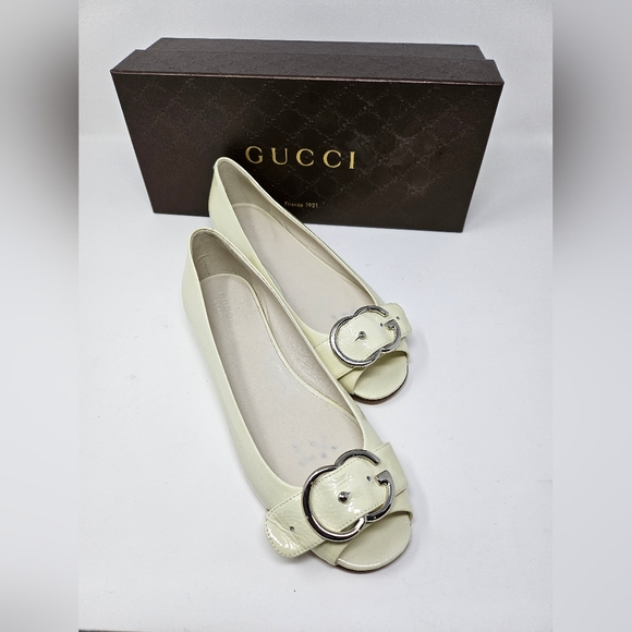 NIB Gucci Open Toe Flats - Size 7.5 - Picture 2 of 5